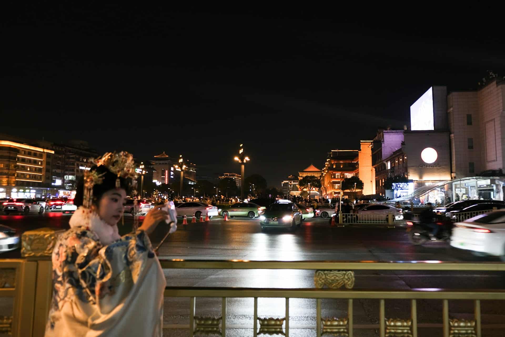 Visitor in hanfu at a Tang-style night street