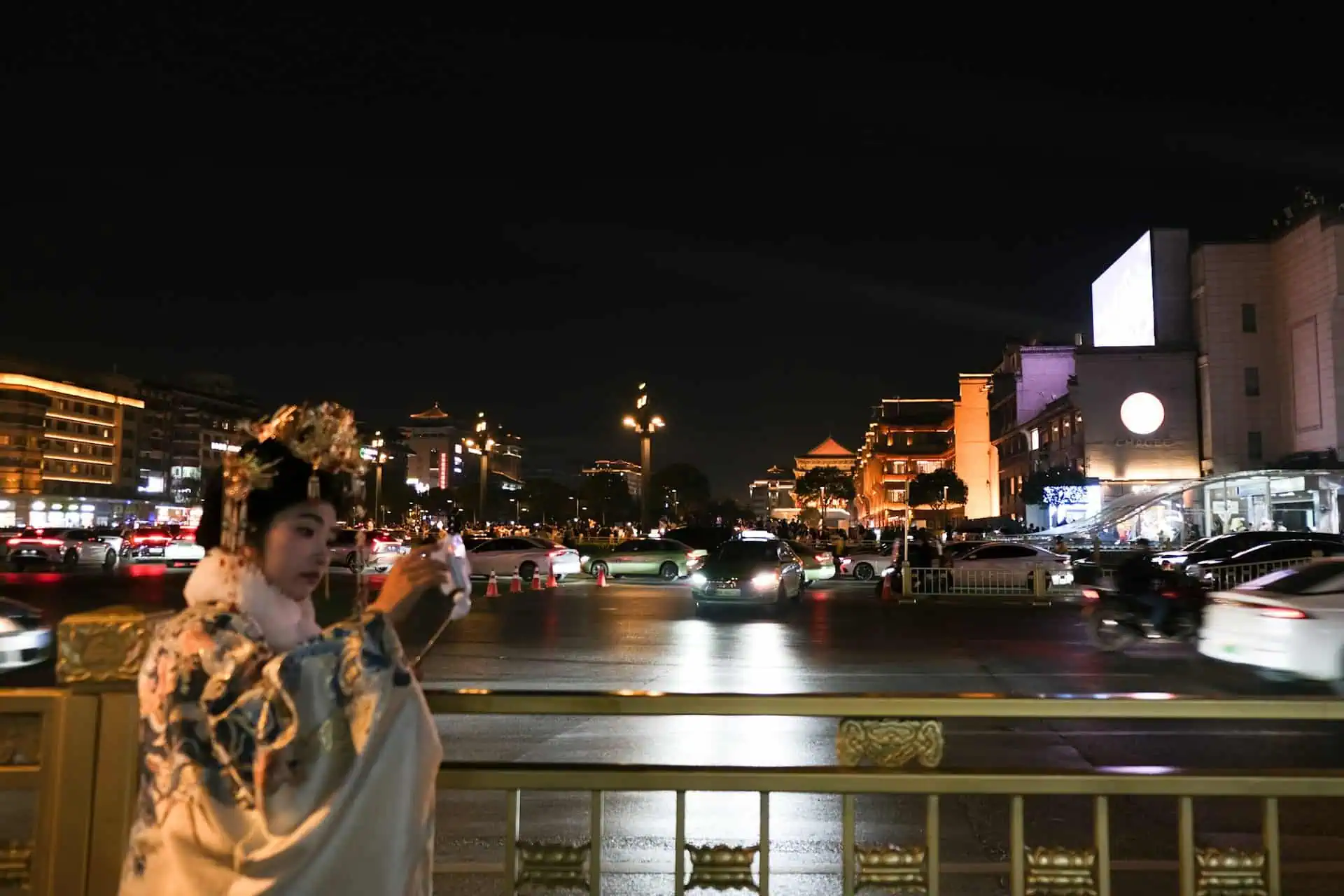 Visitor in hanfu at a Tang-style night street