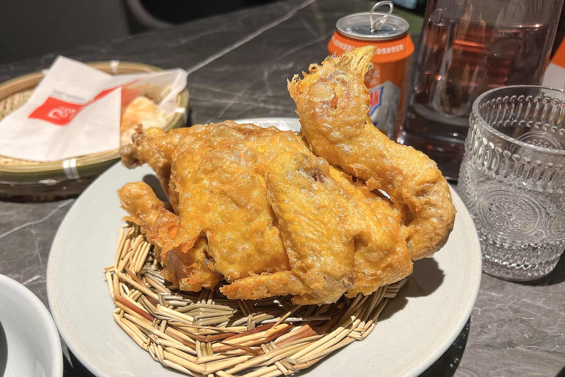 Gourd chicken (huluji), a whole Tang-dynasty banquet chicken deep-fried golden and served whole