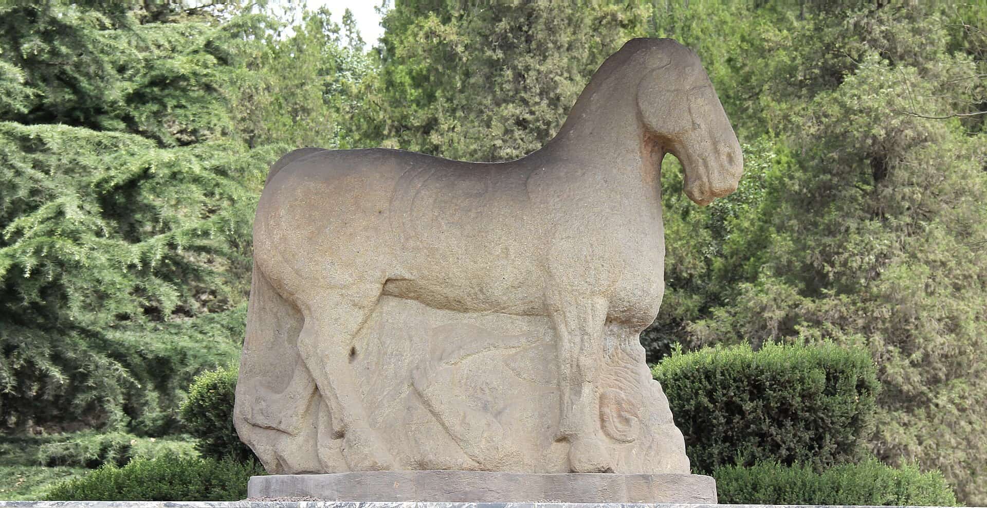 The Han-dynasty stone 'Horse trampling a Xiongnu warrior' at the Tomb of Huo Qubing, Maoling