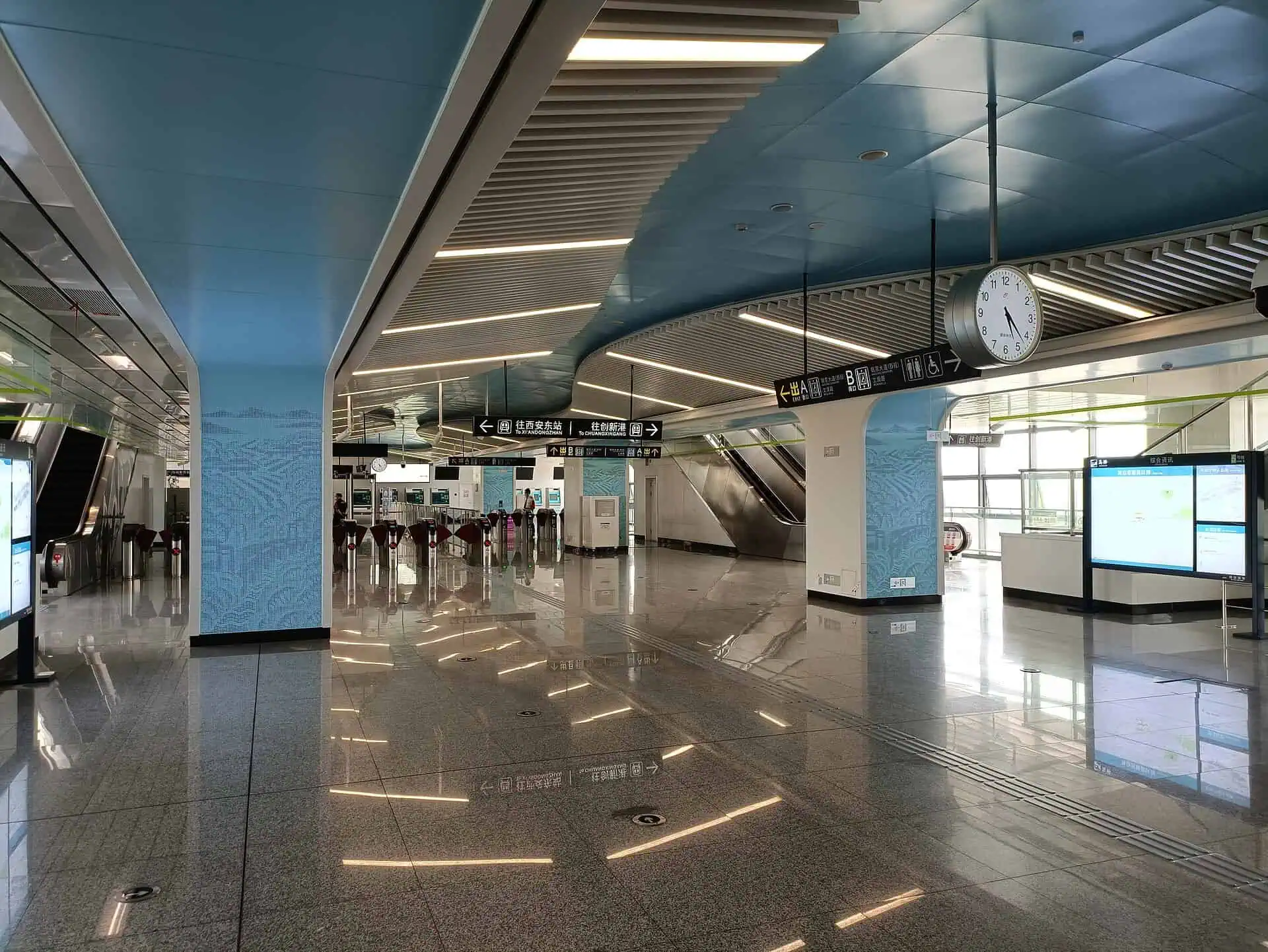 A gleaming concourse on the Xi'an Metro