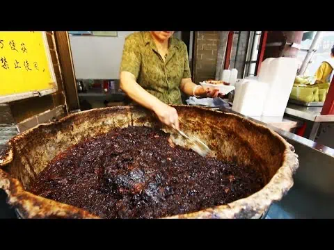 Xi'an street food tour — the best noodles in China